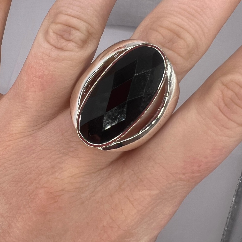 Bold Black Faceted Stone Stretch Ring Silver Tone Size 7-8